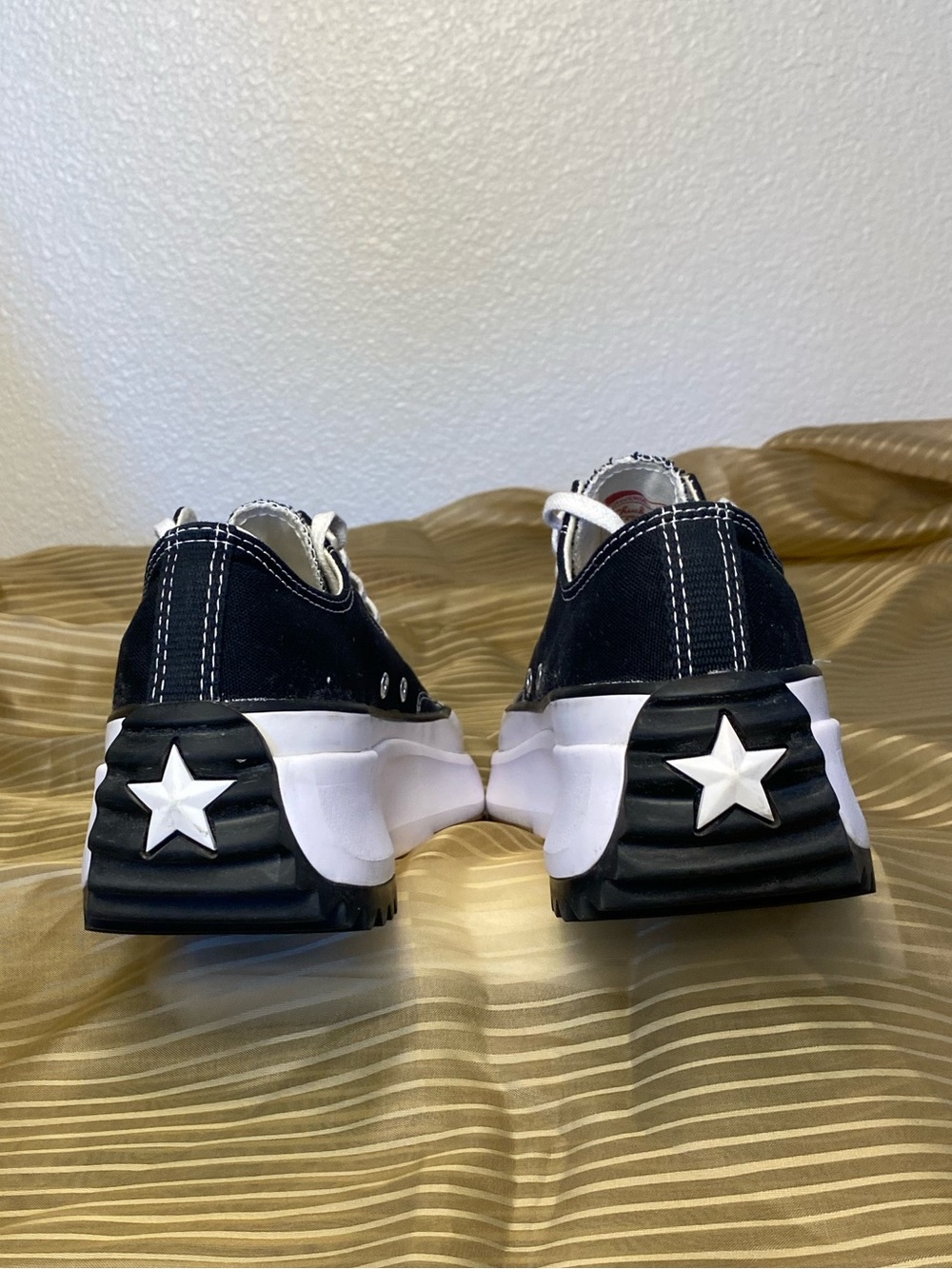 NWT Converse men Black & White Low-Top Canvas Sneakers, size 11 large stars logo